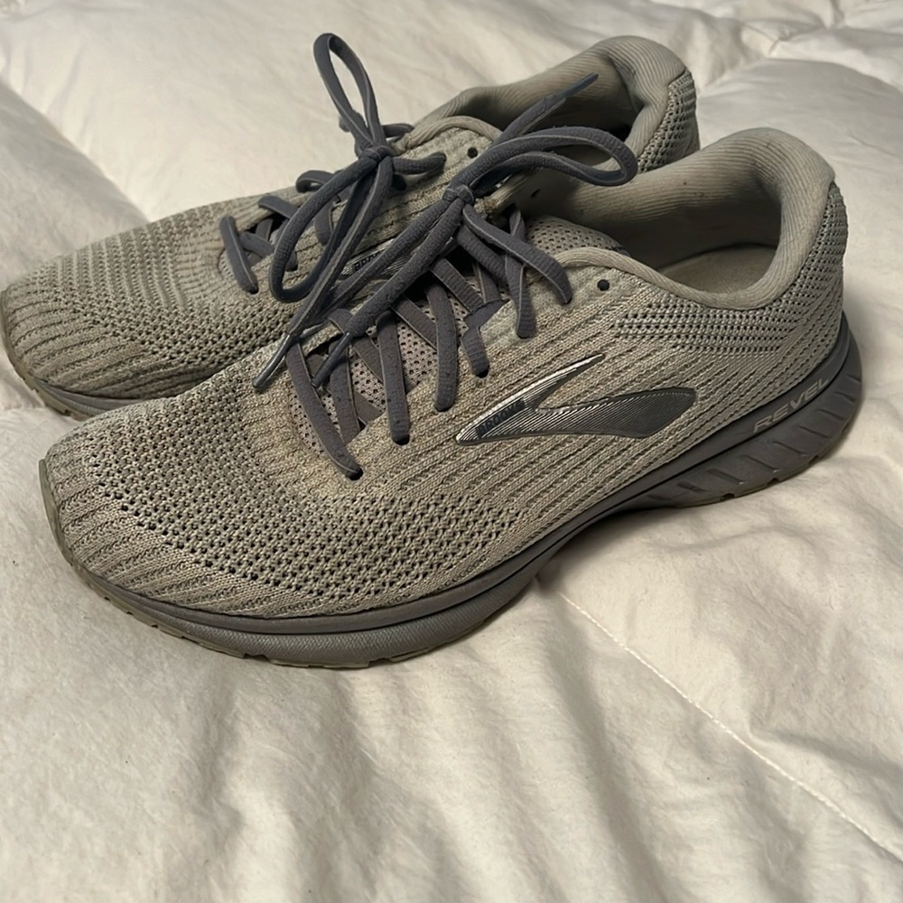 Brook’s Revel 3 Women’s Gray Tennis Shoe Size 9.5